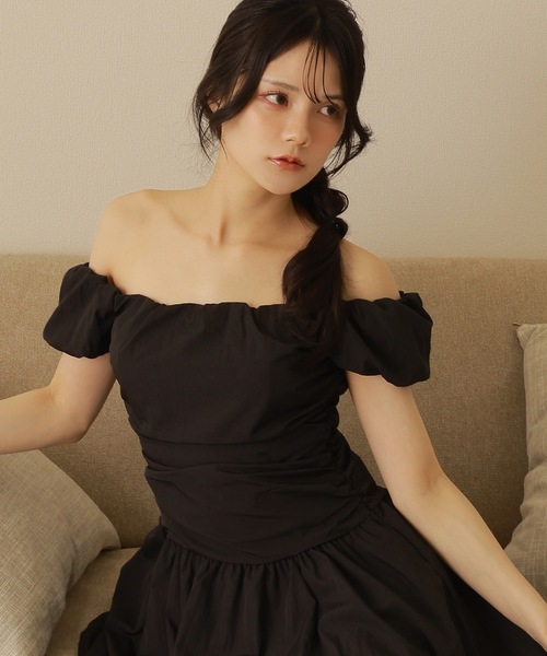 M DOLLY(エムドリー)の「cotton flare mini dress/オフショルダーシャーリングフレアミニドレス(ワンピース・レディース・ホワイト/ブラック・S/M)」の12枚目の写真