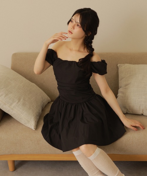 M DOLLY(エムドリー)の「cotton flare mini dress/オフショルダーシャーリングフレアミニドレス(ワンピース・レディース・ホワイト/ブラック・S/M)」の13枚目の写真