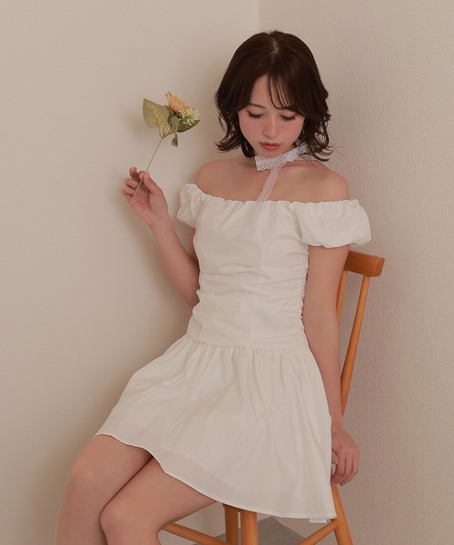 M DOLLY(エムドリー)の「cotton flare mini dress/オフショルダーシャーリングフレアミニドレス(ワンピース・レディース・ホワイト/ブラック・S/M)」の6枚目の写真