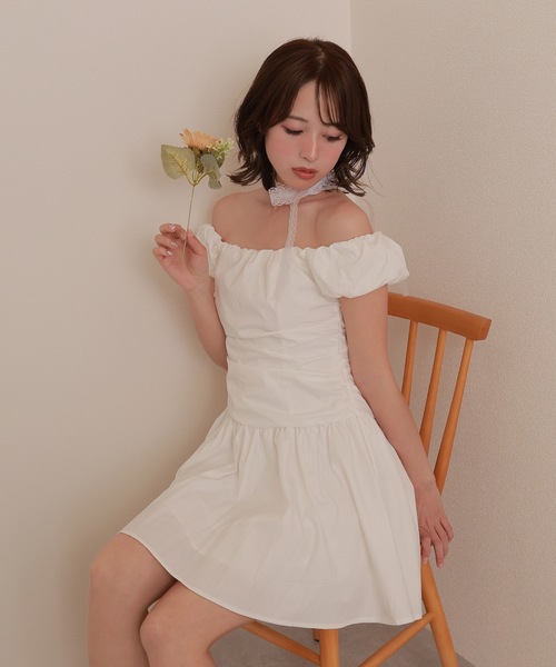 M DOLLY(エムドリー)の「cotton flare mini dress/オフショルダーシャーリングフレアミニドレス(ワンピース・レディース・ホワイト/ブラック・S/M)」の7枚目の写真