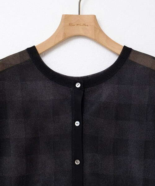 Rie Miller（リエミラー）の「《手洗い可能》シアーブロックチェック2WAYクルーネックカーディガン（カーディガン/ボレロ・レディース・ブラウン系その他/ブラック系その他・38）」の7枚目の写真