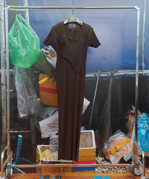 kotohayokozawa（コトハヨコザワ）の「kotohayokozawa PEEPHOLE-BACK SHORT SLEEVE DRESS TDX5-PH04（ドレス・レディース・ライトブルー/ブラウン・SMALL）」の2枚目の写真