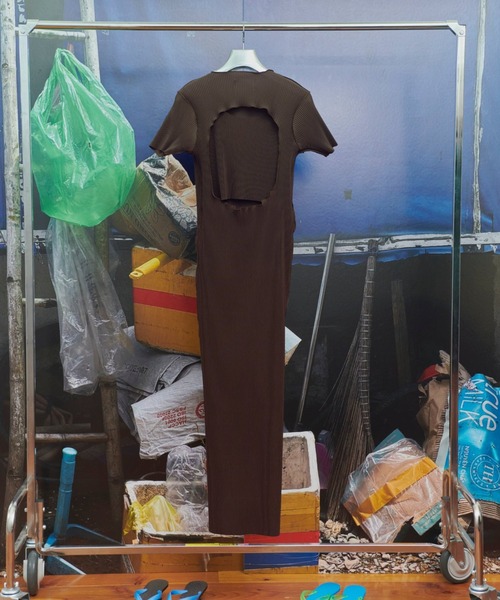 kotohayokozawa（コトハヨコザワ）の「kotohayokozawa PEEPHOLE-BACK SHORT SLEEVE DRESS TDX5-PH04（ドレス・レディース・ライトブルー/ブラウン・SMALL）」の3枚目の写真