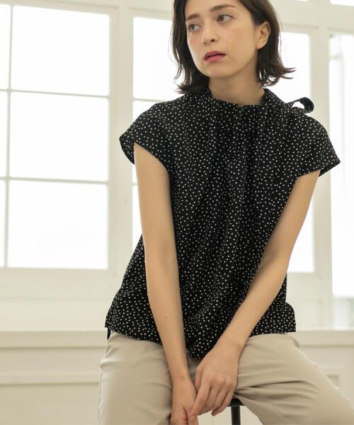 OPAQUE.CLIP（オペークドットクリップ）の「ラッピングボウタイドットブラウス【洗濯機洗い可】（シャツ/ブラウス・レディース・アイボリー系/ブラック系/キャメル・36/38/40/42）」の2枚目の写真