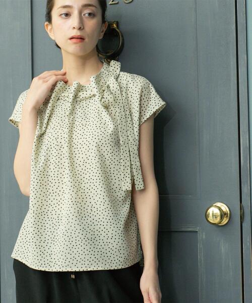 OPAQUE.CLIP（オペークドットクリップ）の「ラッピングボウタイドットブラウス【洗濯機洗い可】（シャツ/ブラウス・レディース・アイボリー系/ブラック系/キャメル・36/38/40/42）」の4枚目の写真