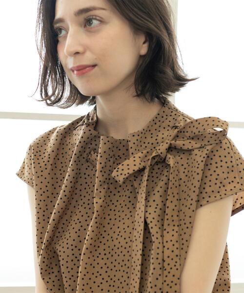 OPAQUE.CLIP（オペークドットクリップ）の「ラッピングボウタイドットブラウス【洗濯機洗い可】（シャツ/ブラウス・レディース・アイボリー系/ブラック系/キャメル・36/38/40/42）」の19枚目の写真