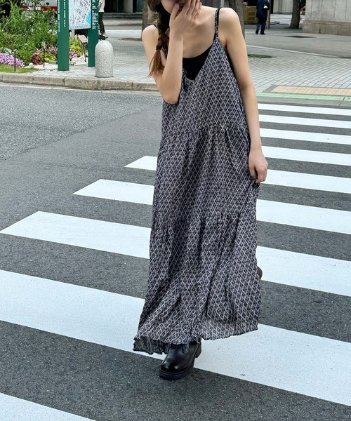 CANAL JEAN（キャナルジーン）の「El mar　柄ティアードキャミワンピース（ワンピース・レディース・ブラック・ONE SIZE）」の6枚目の写真