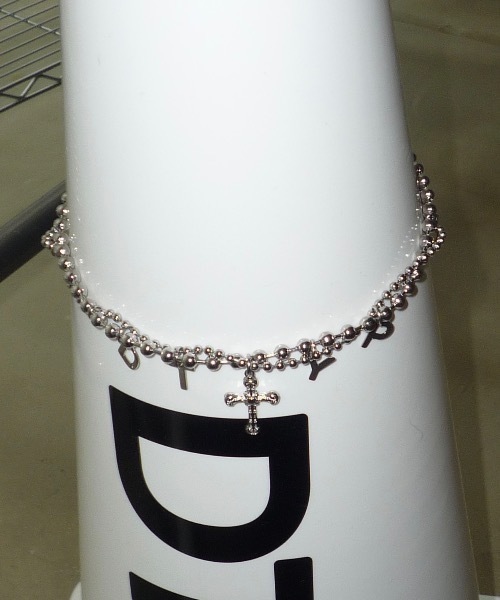 DTYYPE(ドタイプ)の「アルファベットクロスパーツボールチェーンネックレス(ネックレス・レディース・シルバー・FREE)」の2枚目の写真