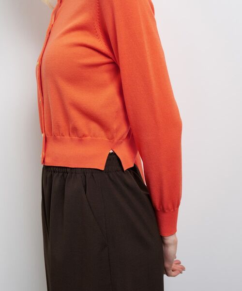 LANVIN en Bleu(ランバンオンブルー)の「メタルボタンベーシックカーディガン(ニット/セーター・レディース・オフホワイト/ブラック/オレンジ/ブラウン/ブルー・38)」の7枚目の写真