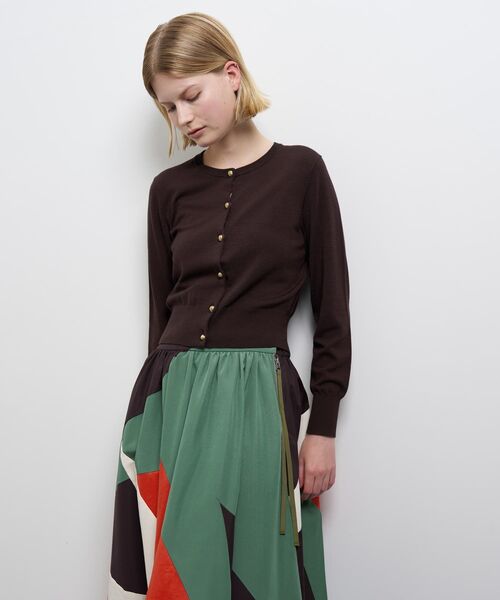 LANVIN en Bleu(ランバンオンブルー)の「メタルボタンベーシックカーディガン(ニット/セーター・レディース・オフホワイト/ブラック/オレンジ/ブラウン/ブルー・38)」の11枚目の写真