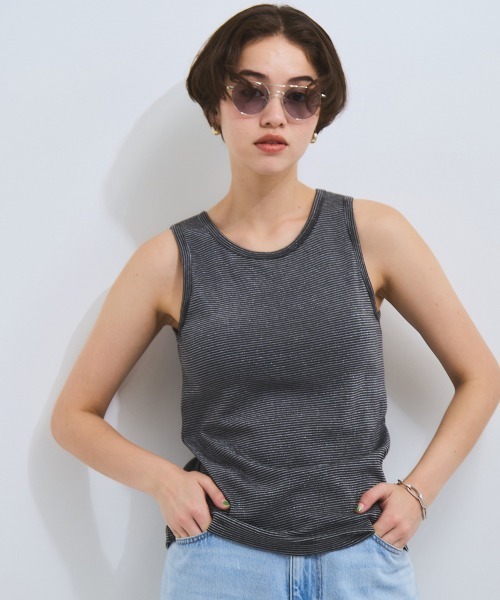 VICKY（ビッキー）の「カップ付きラメボーダータンクトップ≪手洗い可能≫（タンクトップ・レディース・オフホワイト/ブラック/ベージュ・M）」の2枚目の写真