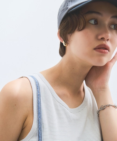 VICKY（ビッキー）の「カップ付きラメボーダータンクトップ≪手洗い可能≫（タンクトップ・レディース・オフホワイト/ブラック/ベージュ・M）」の17枚目の写真