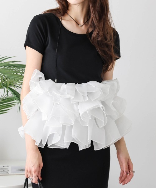 【Bibiy】AMELIE PEPURAMU KNITフリル付きブラックトップス セール】フリルペプラムニット（その他トップス）｜AMELY
