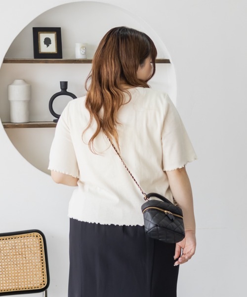 CLETTE(クレット)の「ギャザーデザインVネックカットソー(Tシャツ/カットソー・レディース・ラベンダー/ブラック/アイボリー・3L/4L/LL)」の7枚目の写真