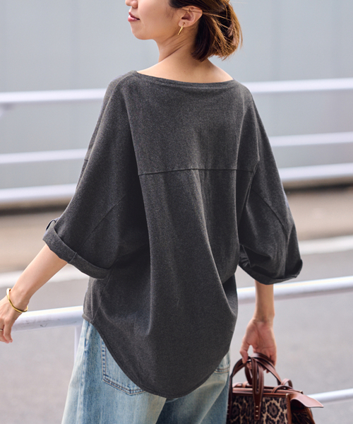 FRAMeWORK(フレームワーク)の「トップニュアンスTee(Tシャツ/カットソー・レディース・チャコールグレー/ベージュ・FREE)」の4枚目の写真