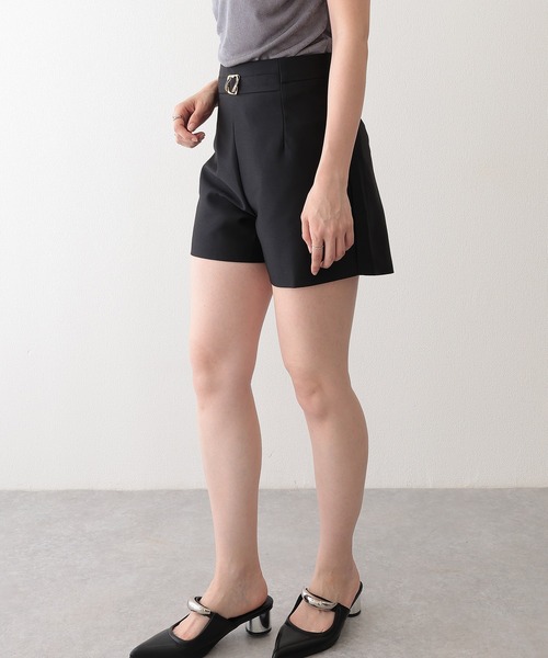 Lace Ladies(レースレディース)の「ベルト風 バックル ハイウエスト ショート パンツ(その他パンツ・レディース・アイボリー/ブラック・L/XL/M/S)」の4枚目の写真