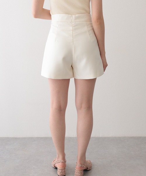 Lace Ladies(レースレディース)の「ベルト風 バックル ハイウエスト ショート パンツ(その他パンツ・レディース・アイボリー/ブラック・L/XL/M/S)」の15枚目の写真