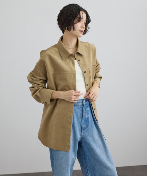SALON adam et rope'（サロン アダム エ ロペ）の「Ultrasuede(R)オーバーシャツ / セットアップ対応（シャツ/ブラウス・レディース・ベージュ/ブラウン・FREE）」の11枚目の写真