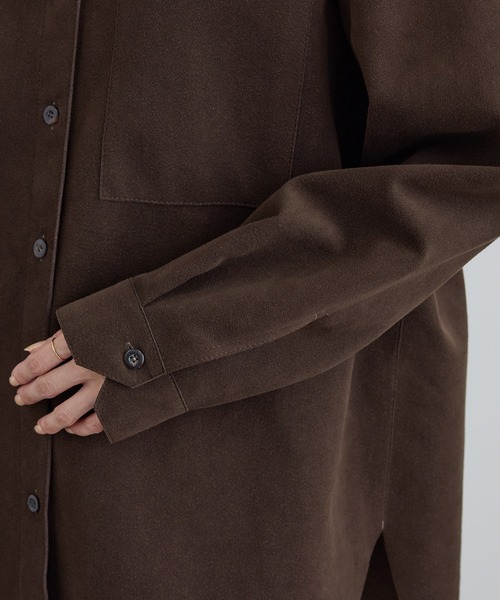 SALON adam et rope'（サロン アダム エ ロペ）の「Ultrasuede(R)オーバーシャツ / セットアップ対応（シャツ/ブラウス・レディース・ベージュ/ブラウン・FREE）」の18枚目の写真