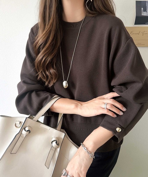 classicalelf（クラシカルエルフ）の「ゆったりなのに上品でキチンと見え。ミラノリブ袖先ゴールドボタンプルオーバー（ニット/セーター・レディース・ネイビー/ホワイト系その他/ブラウン/レッド/ブラック/アイボリー/ブラック系その他・LARGE/MEDIUM/SMALL/X-LARGE）」の5枚目の写真