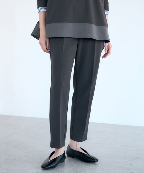 Elura（エルーラ）の「≪イージーケア≫サマ見えリラクシーテーパ－ド〈低身長サイズあり〉/582758（その他パンツ・レディース・ダークブラウン/キャメル/オフホワイト/ブラック/チャコールグレー/ライトブルー・MEDIUM/LARGE/FREE(S)）」の3枚目の写真