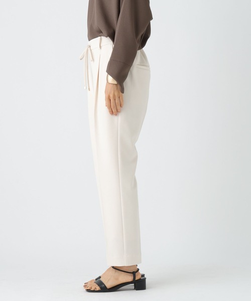 Elura（エルーラ）の「≪イージーケア≫サマ見えリラクシーテーパ－ド〈低身長サイズあり〉/582758（その他パンツ・レディース・ダークブラウン/キャメル/オフホワイト/ブラック/チャコールグレー/ライトブルー・MEDIUM/LARGE/FREE(S)）」の8枚目の写真