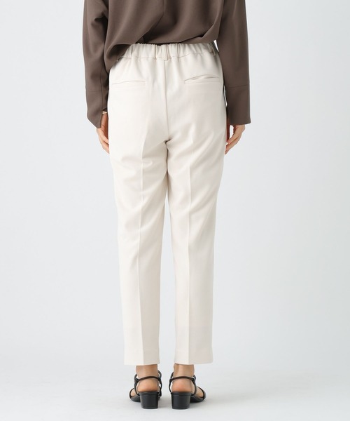 Elura（エルーラ）の「≪イージーケア≫サマ見えリラクシーテーパ－ド〈低身長サイズあり〉/582758（その他パンツ・レディース・ダークブラウン/キャメル/オフホワイト/ブラック/チャコールグレー/ライトブルー・MEDIUM/LARGE/FREE(S)）」の9枚目の写真