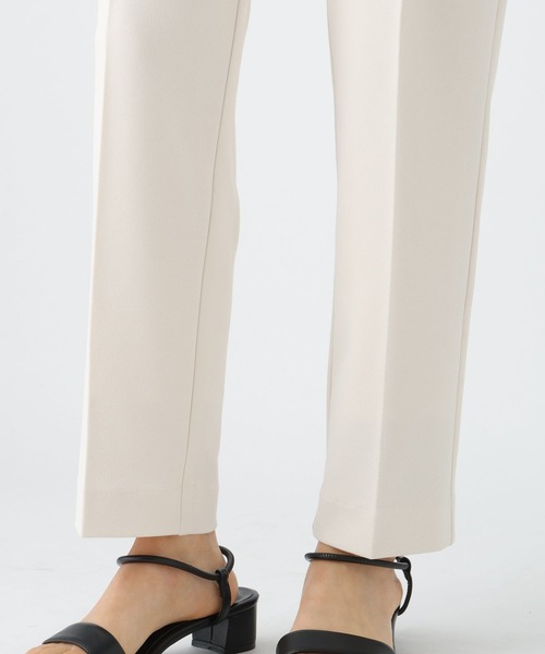 Elura（エルーラ）の「≪イージーケア≫サマ見えリラクシーテーパ－ド〈低身長サイズあり〉/582758（その他パンツ・レディース・ダークブラウン/キャメル/オフホワイト/ブラック/チャコールグレー/ライトブルー・MEDIUM/LARGE/FREE(S)）」の12枚目の写真