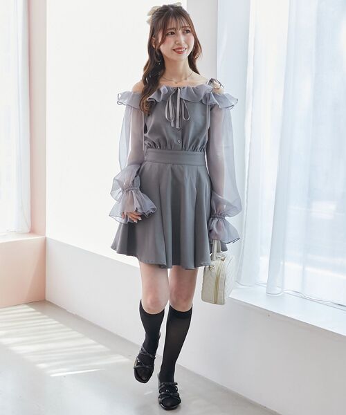 MAJESTIC LEGON(マジェスティックレゴン)の「袖異素材ミニワンピース(ワンピース・レディース・グレー/アイボリー/ブラック・MEDIUM)」の1枚目の写真