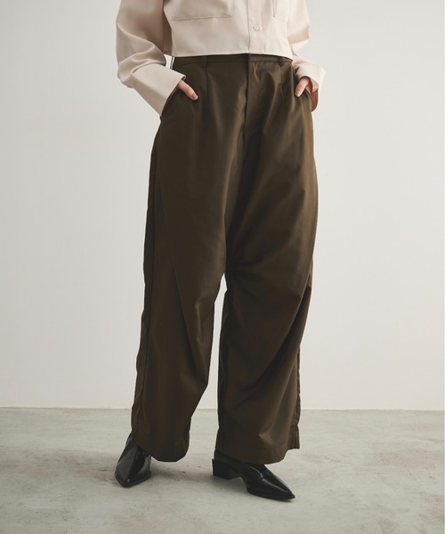 LOSCa（ロスカ）の「サイドタックワイドパンツ（スラックス・レディース・カーキ/グレー・M/S）」の7枚目の写真