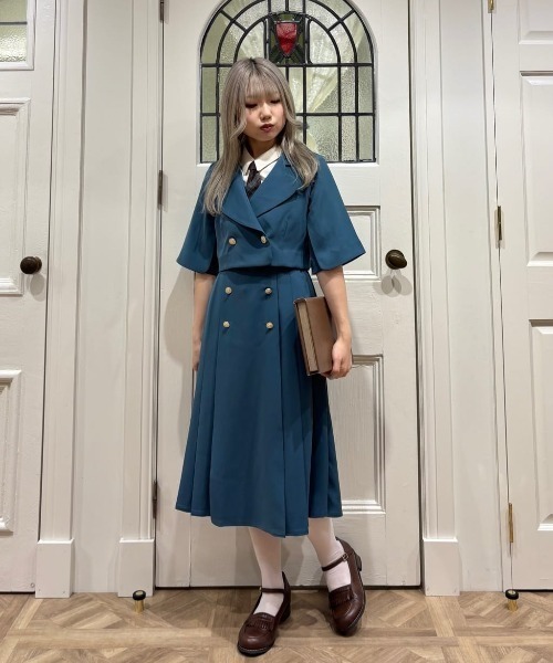 F i.n.t（フィント）の「【セットアップ対応】ゴールド釦プリーツジャンパースカート/fint フィント（ジャンパースカート・レディース・ブルーグリーン/モカ・FREE）」の15枚目の写真