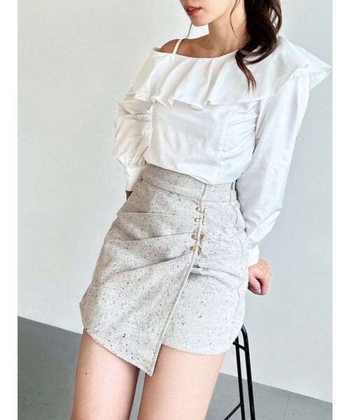 RESEXXY(リゼクシー)の「アシンメトリーラッフルブラウス(シャツ/ブラウス・レディース・ラベンダー/ブラック/ホワイト・FREE)」の2枚目の写真