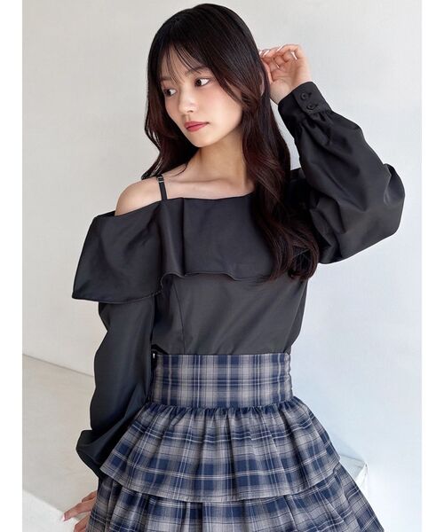 RESEXXY(リゼクシー)の「アシンメトリーラッフルブラウス(シャツ/ブラウス・レディース・ラベンダー/ブラック/ホワイト・FREE)」の5枚目の写真