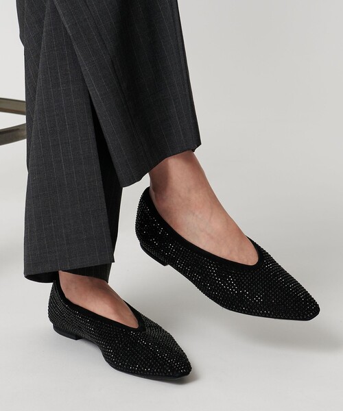 UNITED ARROWS(ユナイテッドアローズ)の「ラインストーン フラットシューズ(パンプス・レディース・ベージュ/ブラック・36h/37/36/38/37h/35/35h)」の2枚目の写真