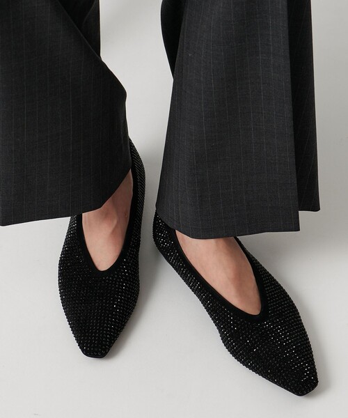 UNITED ARROWS(ユナイテッドアローズ)の「ラインストーン フラットシューズ(パンプス・レディース・ベージュ/ブラック・36h/37/36/38/37h/35/35h)」の4枚目の写真