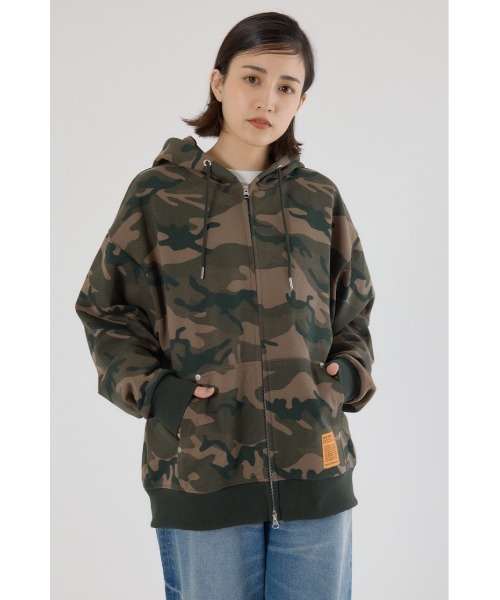 RODEO CROWNS WIDE BOWL（ロデオクラウンズワイドボウル）の「SHARE PATTERN Wジップ パーカー（パーカー・レディース・カモフラージュ・MEDIUM/LARGE）」の2枚目の写真