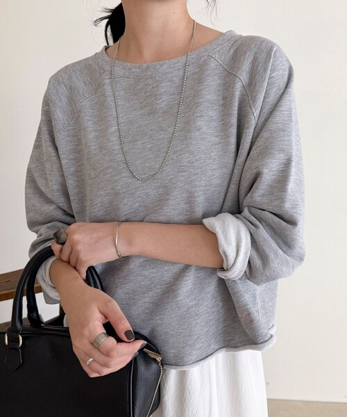 fredy emue（フレディエミュ）の「ミニ裏毛クロップドスウェットプルオーバー（スウェット・レディース・クリーム/ベビーピンク/ネイビー/グレー・38）」の2枚目の写真