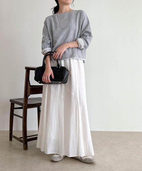 fredy emue（フレディエミュ）の「ミニ裏毛クロップドスウェットプルオーバー（スウェット・レディース・クリーム/ベビーピンク/ネイビー/グレー・38）」の5枚目の写真