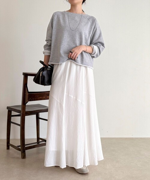 fredy emue（フレディエミュ）の「ミニ裏毛クロップドスウェットプルオーバー（スウェット・レディース・クリーム/ベビーピンク/ネイビー/グレー・38）」の6枚目の写真