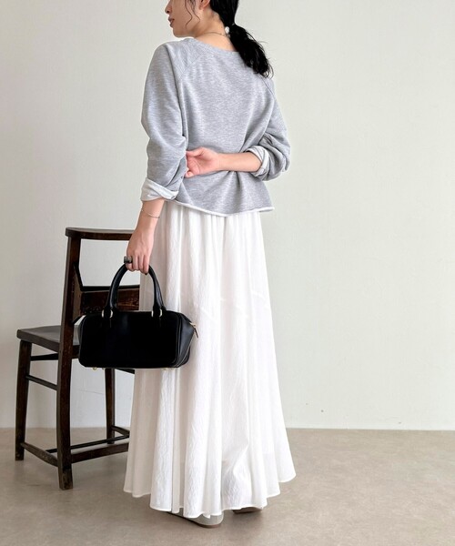 fredy emue（フレディエミュ）の「ミニ裏毛クロップドスウェットプルオーバー（スウェット・レディース・クリーム/ベビーピンク/ネイビー/グレー・38）」の7枚目の写真