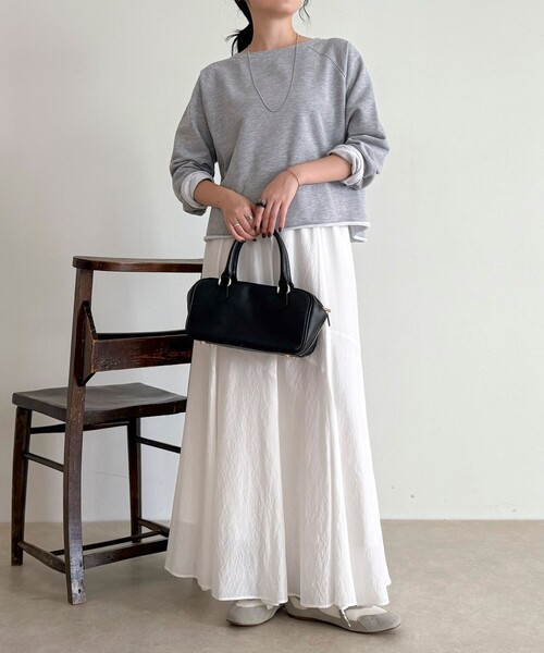 fredy emue（フレディエミュ）の「ミニ裏毛クロップドスウェットプルオーバー（スウェット・レディース・クリーム/ベビーピンク/ネイビー/グレー・38）」の8枚目の写真