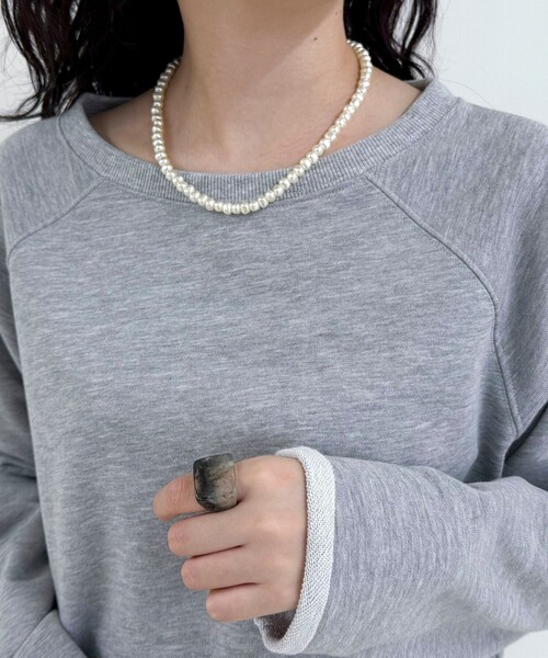 fredy emue（フレディエミュ）の「ミニ裏毛クロップドスウェットプルオーバー（スウェット・レディース・クリーム/ベビーピンク/ネイビー/グレー・38）」の17枚目の写真