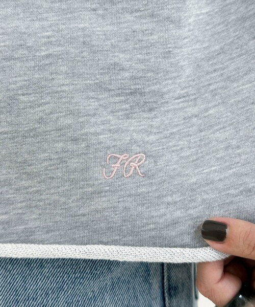 fredy emue（フレディエミュ）の「ミニ裏毛クロップドスウェットプルオーバー（スウェット・レディース・クリーム/ベビーピンク/ネイビー/グレー・38）」の19枚目の写真