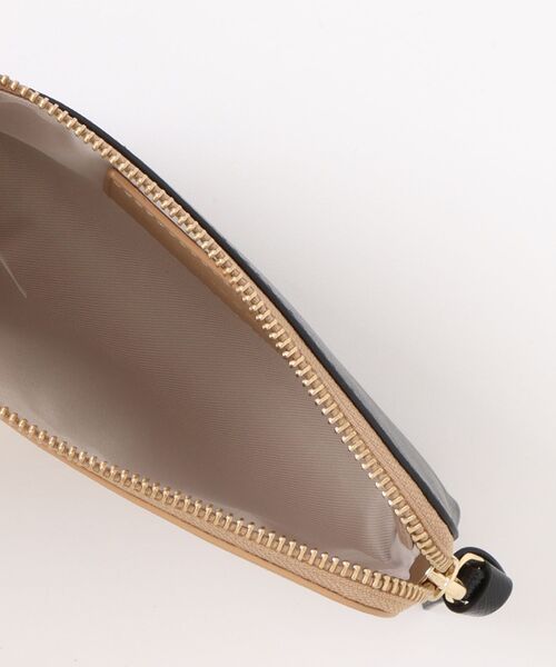 MARC JACOBS（マークジェイコブス）の「THE SNAPSHOT WRISTLET/ザ スナップショット リストレット（財布・レディース・ブラウン系その他・ONE SIZE）」の2枚目の写真