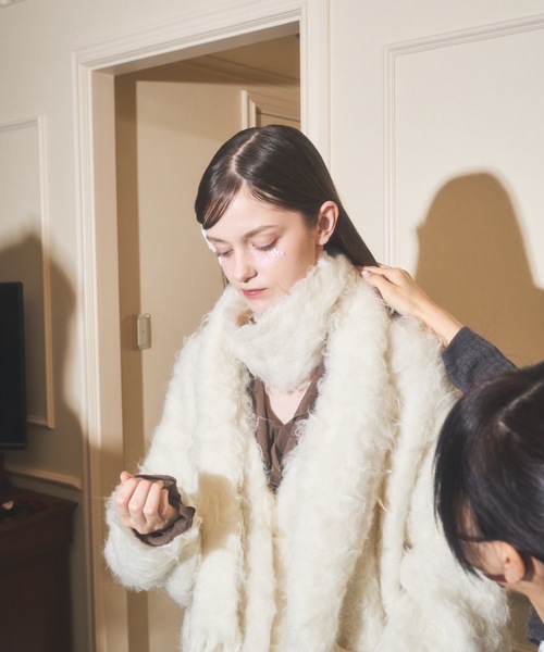 Lovilyn(ラヴィリン)の「マフラー付きシャギーカーディガン(カーディガン/ボレロ・レディース・ホワイト/ライトグレー/ピンク/ボルドー・FREE)」の9枚目の写真