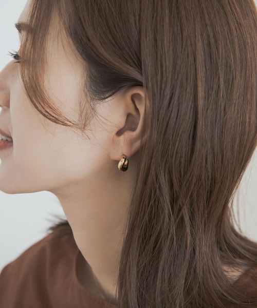 URBAN RESEARCH DOORS（アーバンリサーチドアーズ）の「プランプメタルピアス（ピアス（両耳用）・レディース・シルバー/ゴールド・ONE）」の2枚目の写真