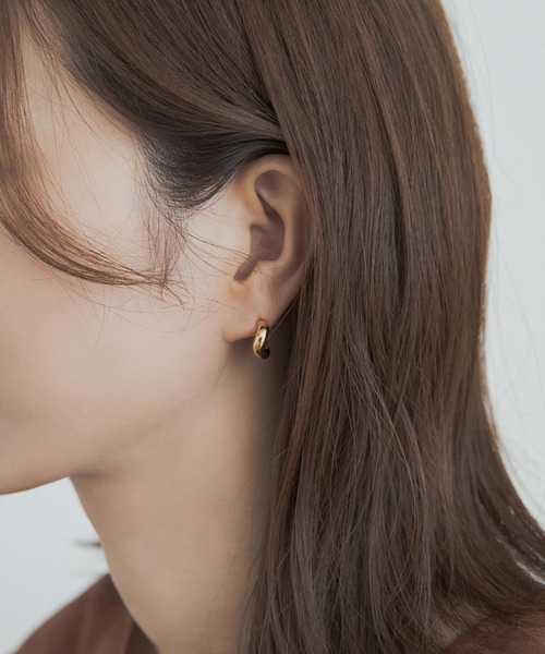 URBAN RESEARCH DOORS（アーバンリサーチドアーズ）の「プランプメタルピアス（ピアス（両耳用）・レディース・シルバー/ゴールド・ONE）」の3枚目の写真