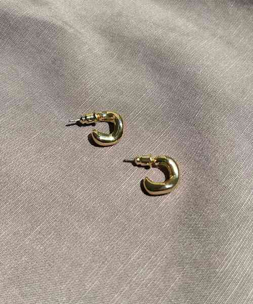 URBAN RESEARCH DOORS（アーバンリサーチドアーズ）の「プランプメタルピアス（ピアス（両耳用）・レディース・シルバー/ゴールド・ONE）」の4枚目の写真
