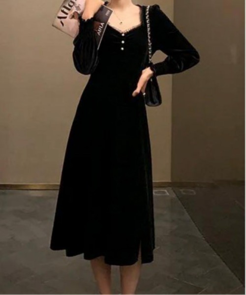 Maison Calme(メゾンカルム)の「スクエアネックボタンベロアロングスリット入りフレアワンピース 結婚式 パーティー デート(ワンピース・レディース・ブラック・F)」の2枚目の写真