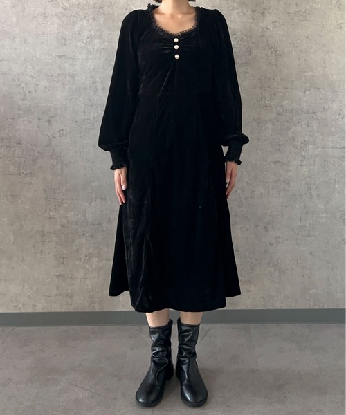 Maison Calme(メゾンカルム)の「スクエアネックボタンベロアロングスリット入りフレアワンピース 結婚式 パーティー デート(ワンピース・レディース・ブラック・F)」の5枚目の写真